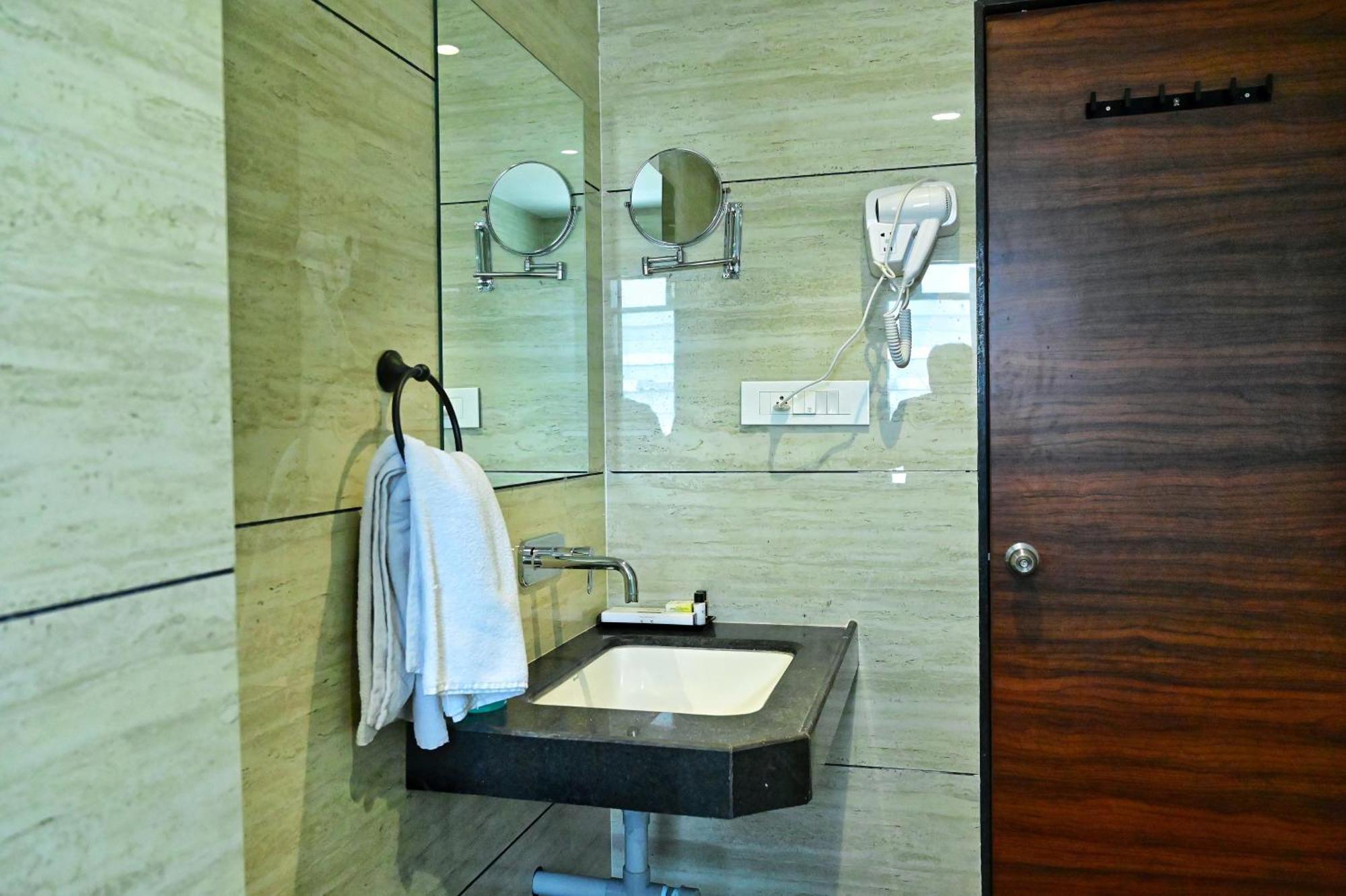 The One Hotel 纳西克 外观 照片