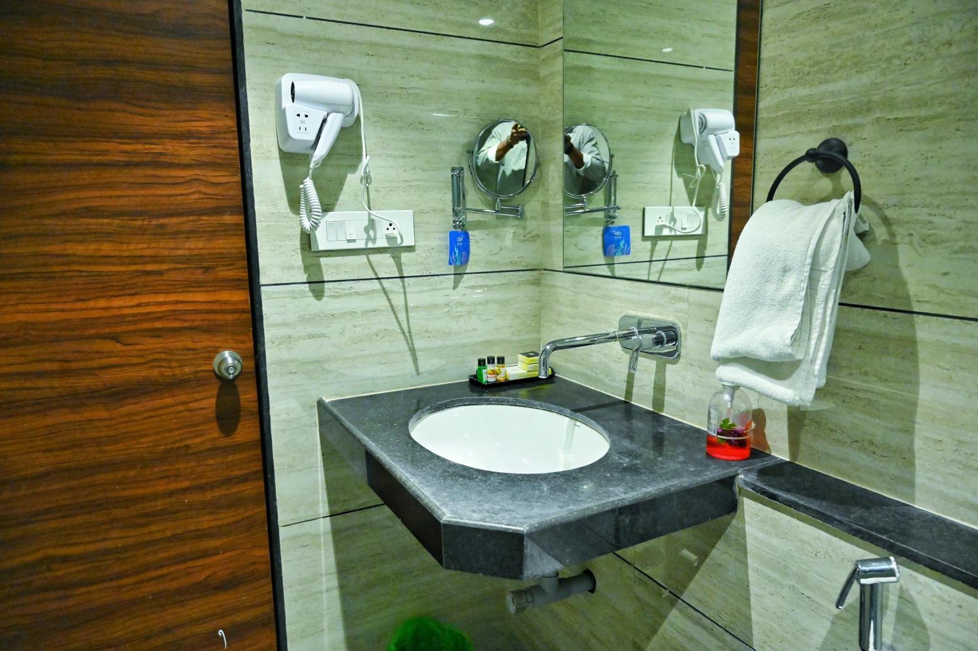 The One Hotel 纳西克 外观 照片