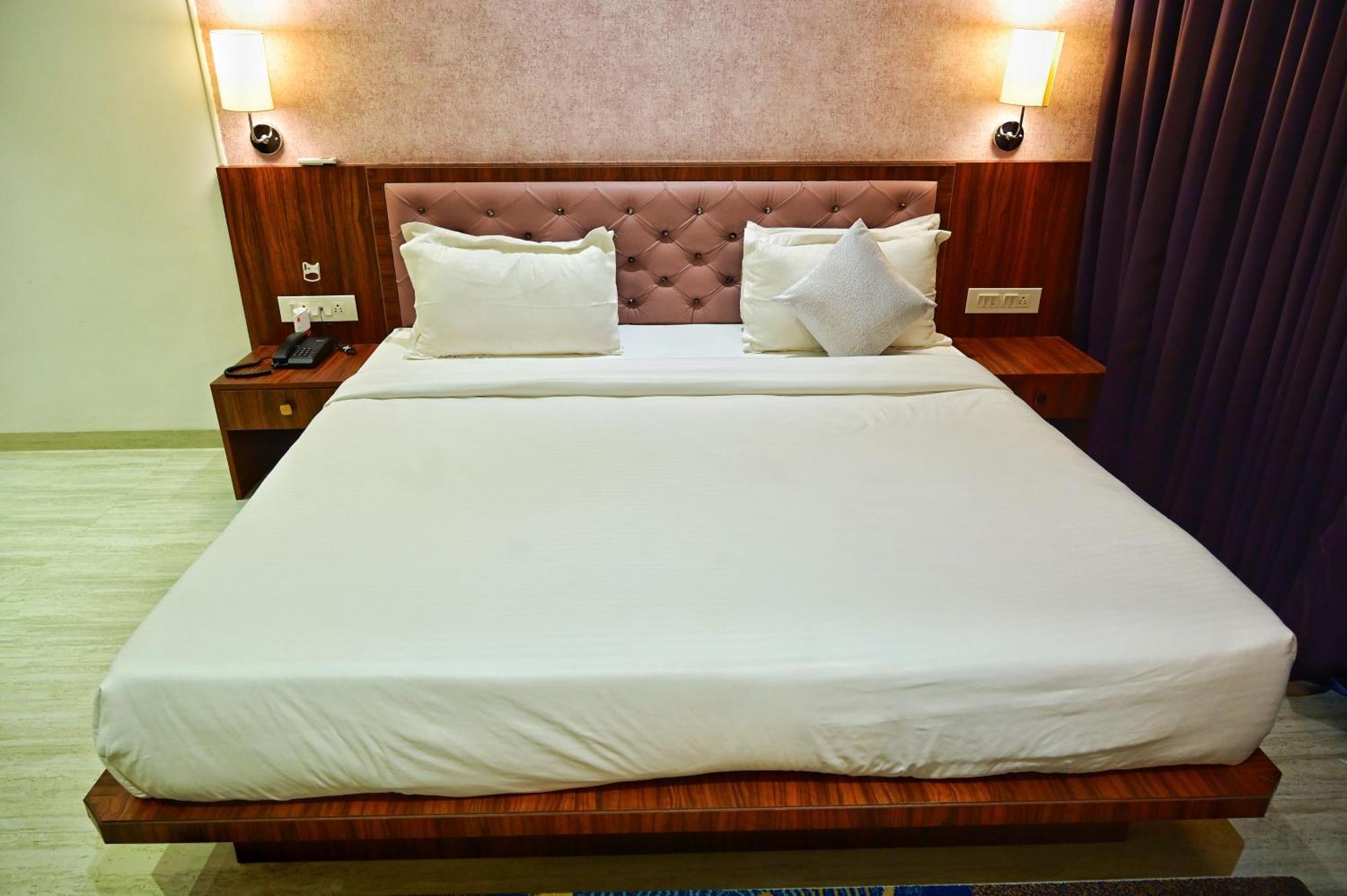 The One Hotel 纳西克 外观 照片