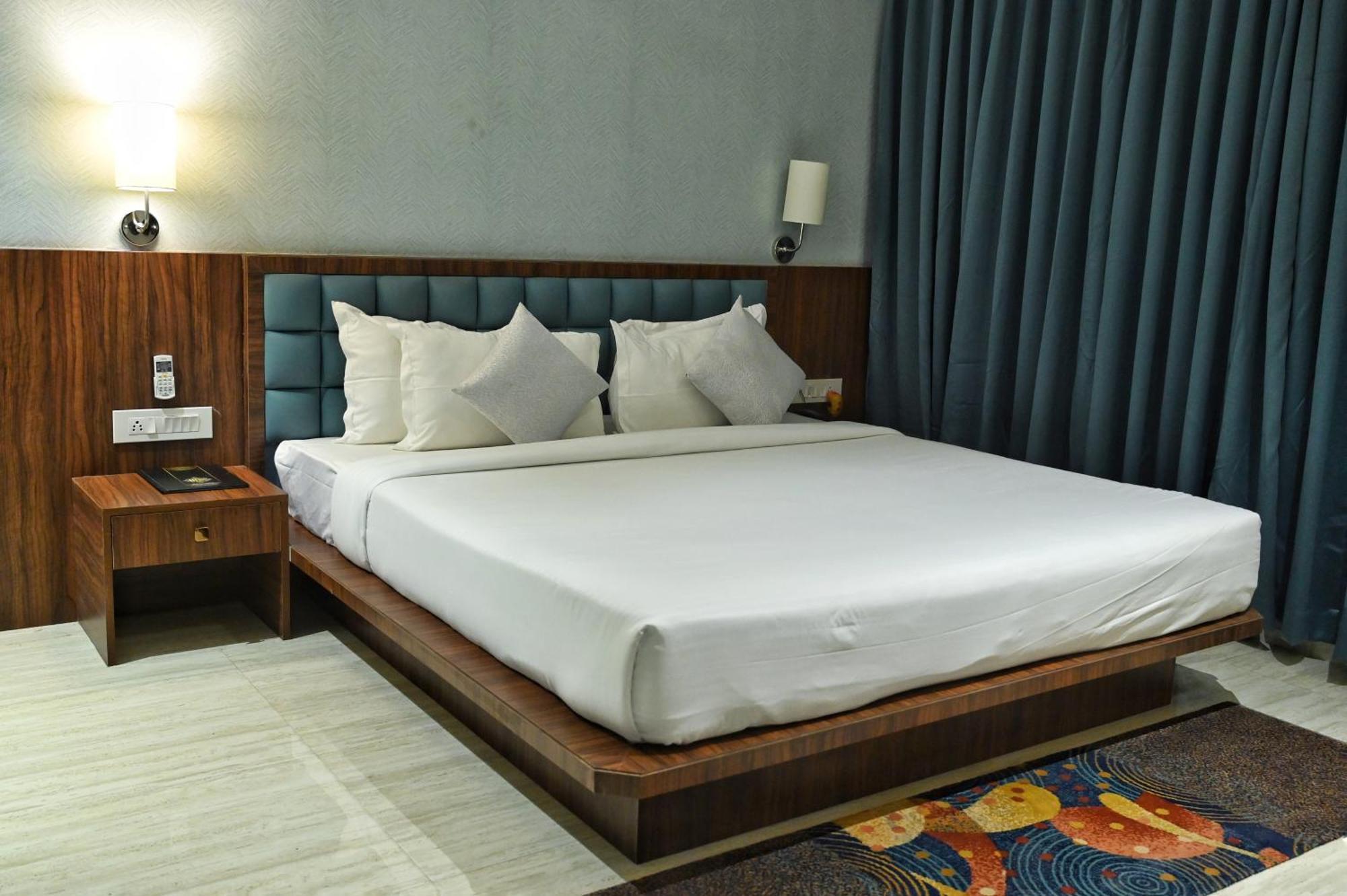 The One Hotel 纳西克 外观 照片
