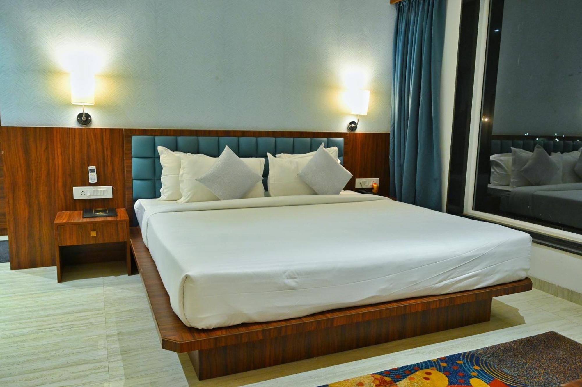 The One Hotel 纳西克 外观 照片