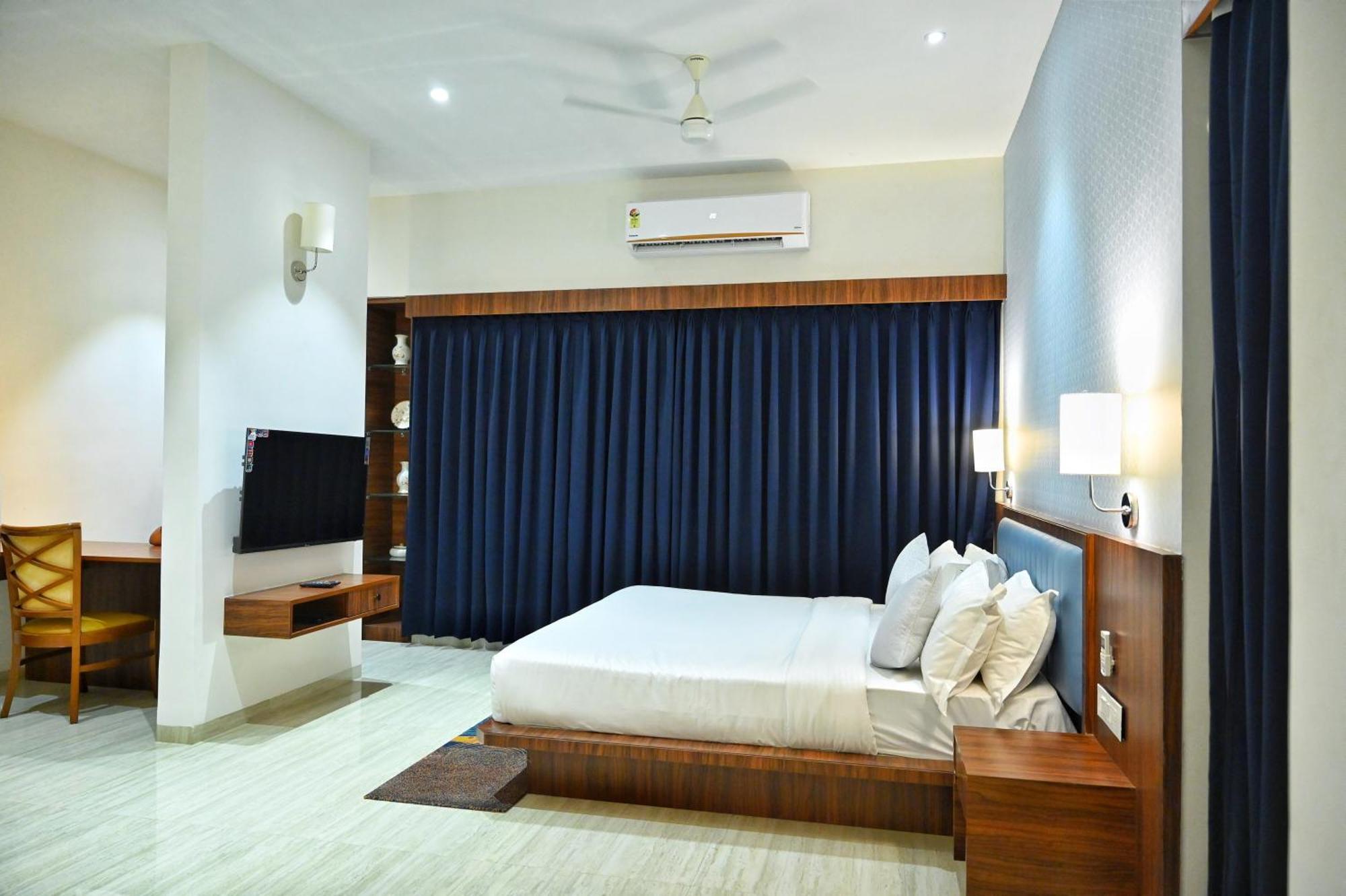 The One Hotel 纳西克 外观 照片