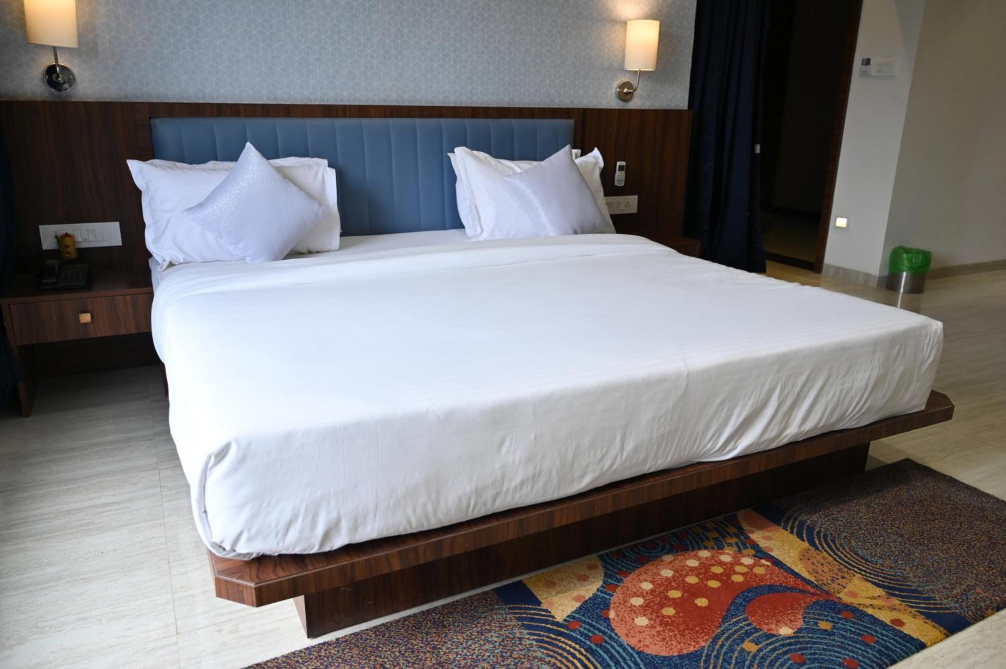 The One Hotel 纳西克 外观 照片