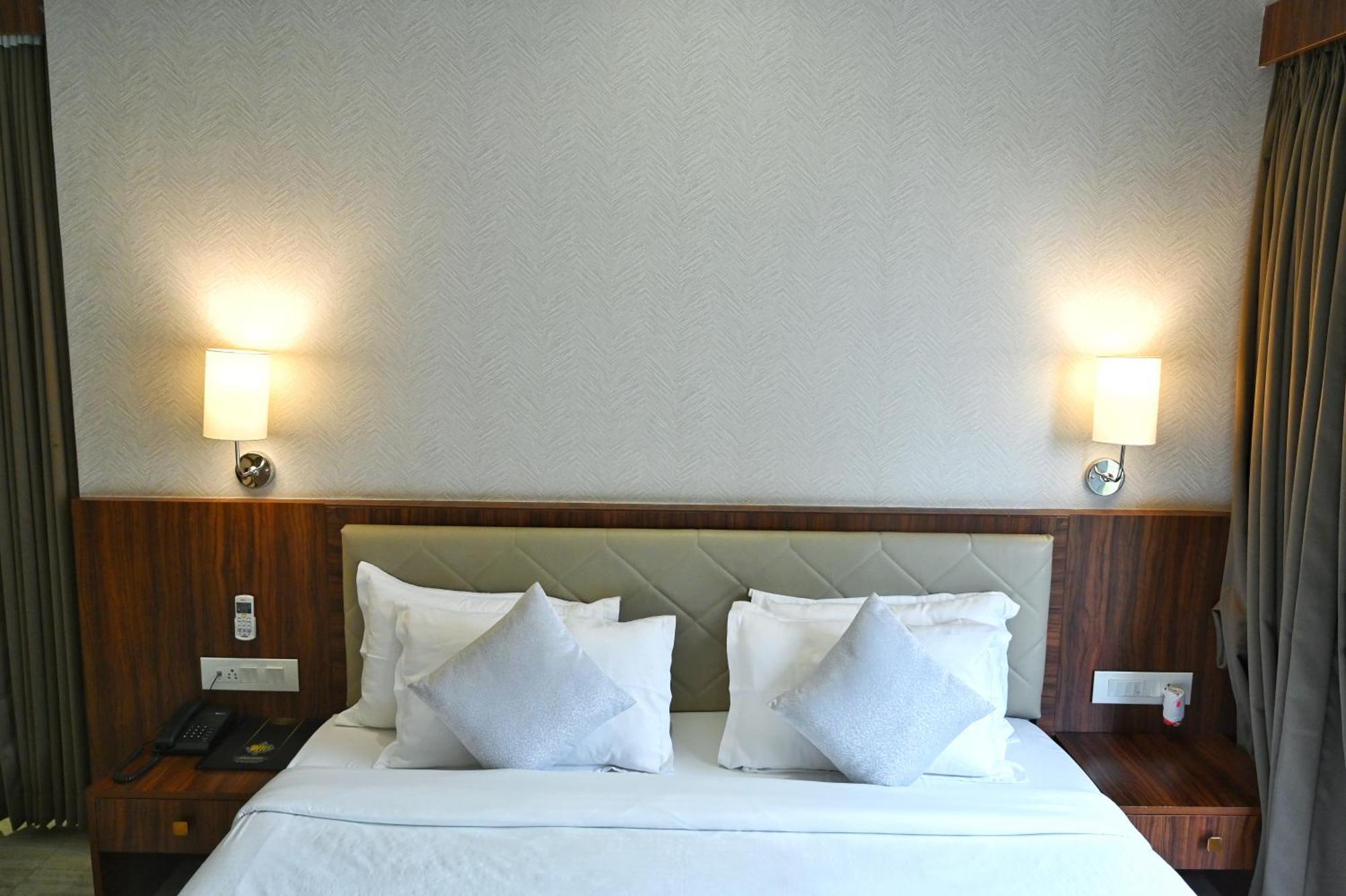 The One Hotel 纳西克 外观 照片