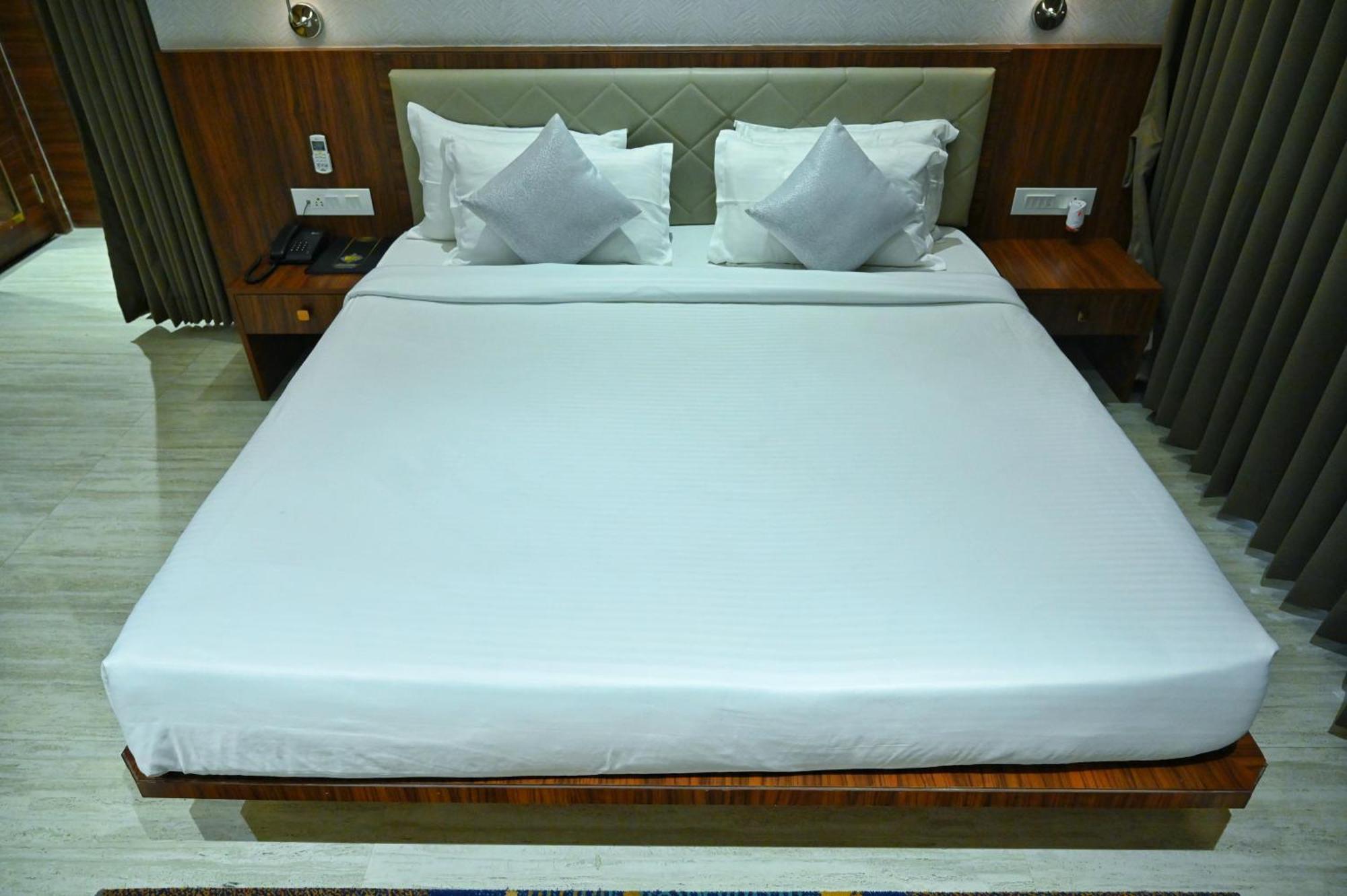 The One Hotel 纳西克 外观 照片